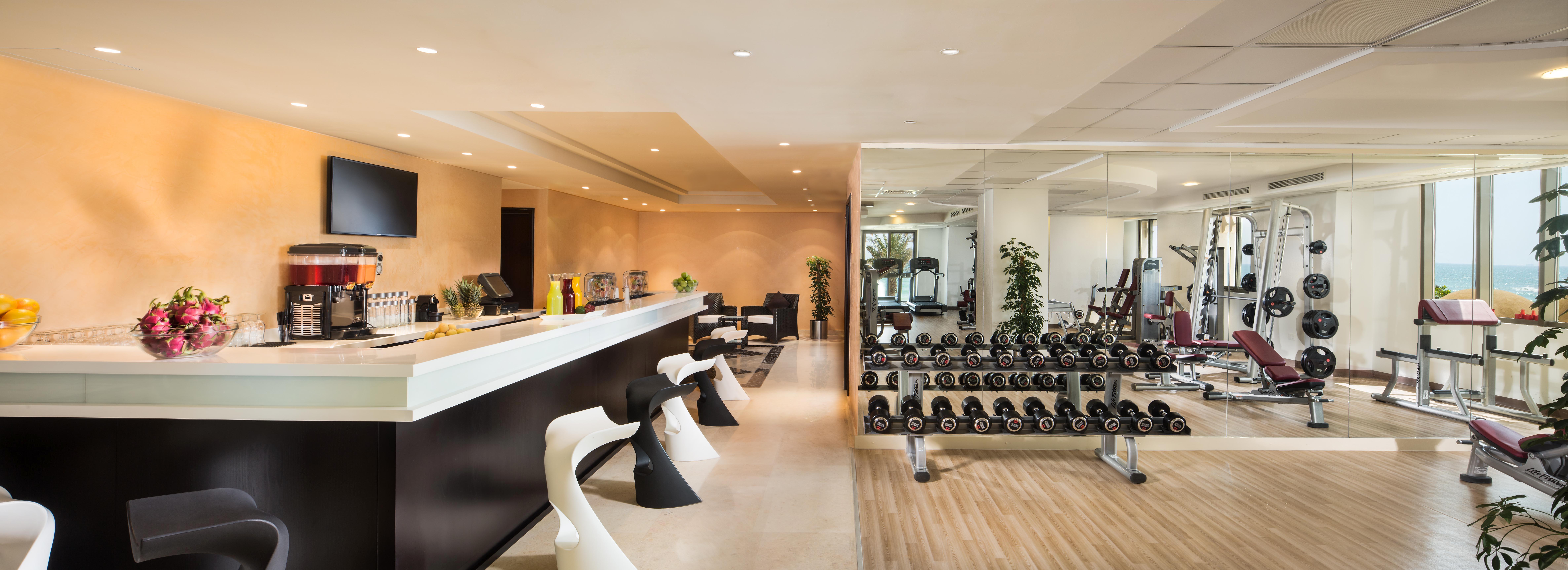 Bahi Ajman Palace Hotel Exterior foto The gym at the hotel